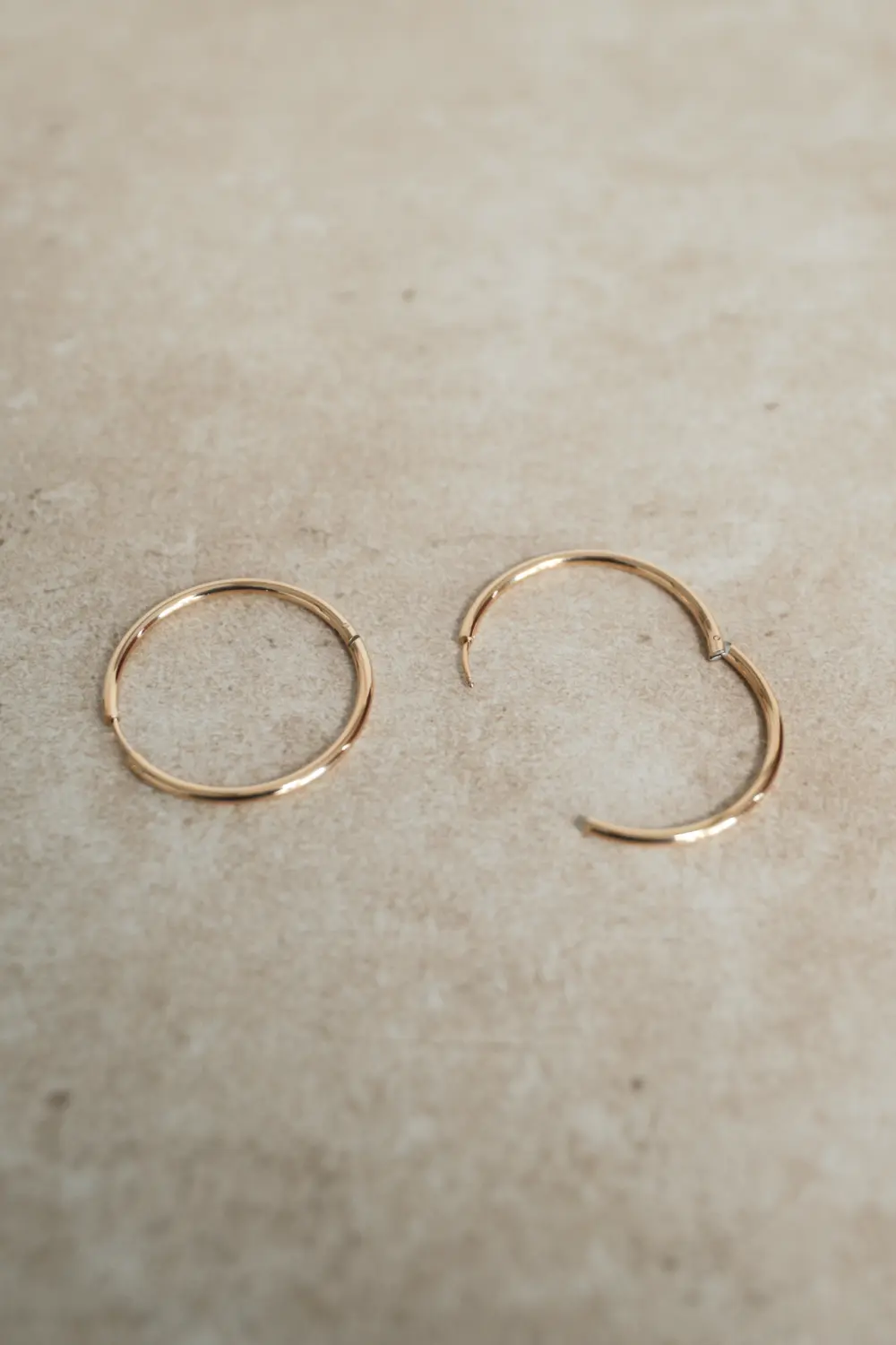 Becca Hoops Extra Large 18K Gold Plated - Image 2