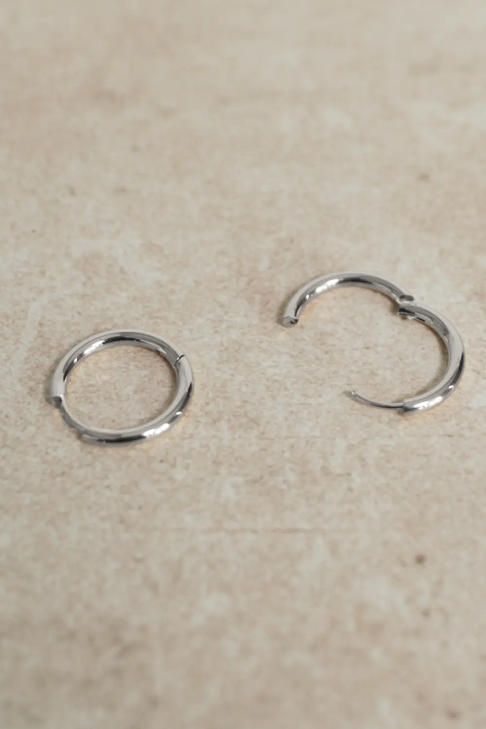 Becca Hoops Medium Silver - Image 2