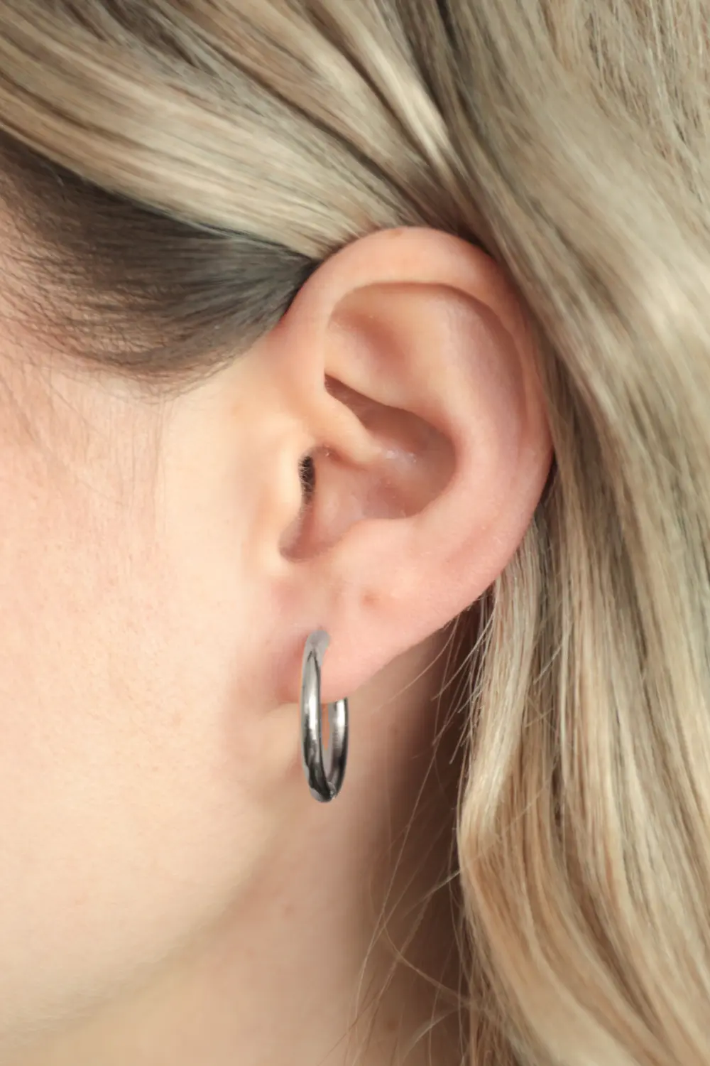 Becca Hoops Medium Silver - Image 3